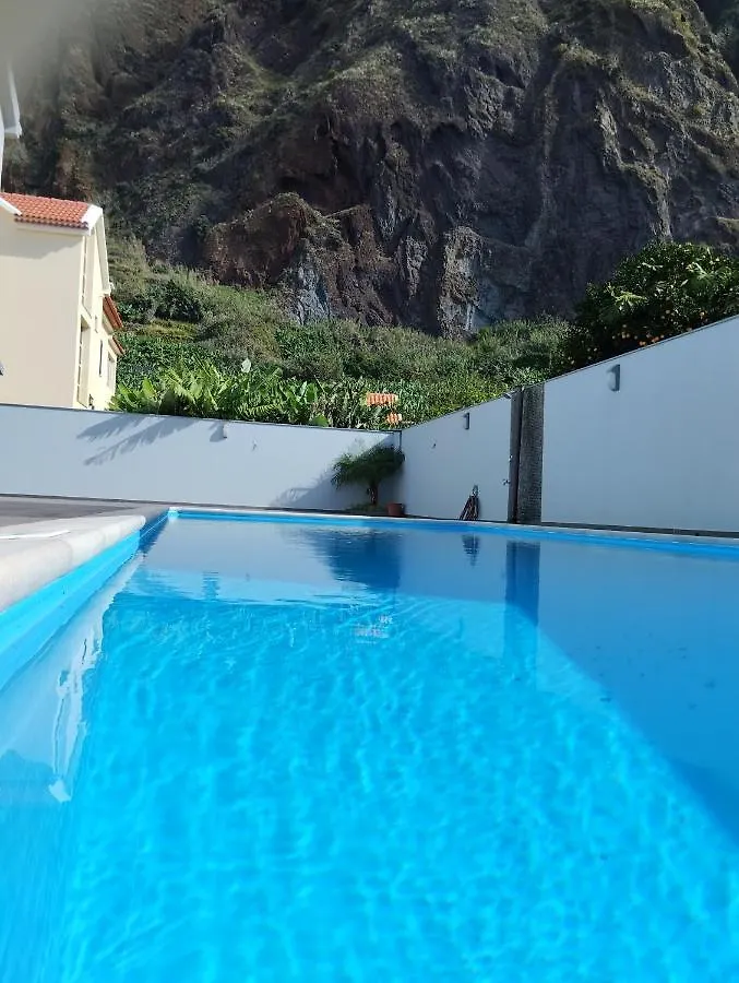 Villa Salinas - Relax In The Paradise Surronded By Nature And Heated Swimpool Paul do Mar  0*, Paul do Mar (Madeira)